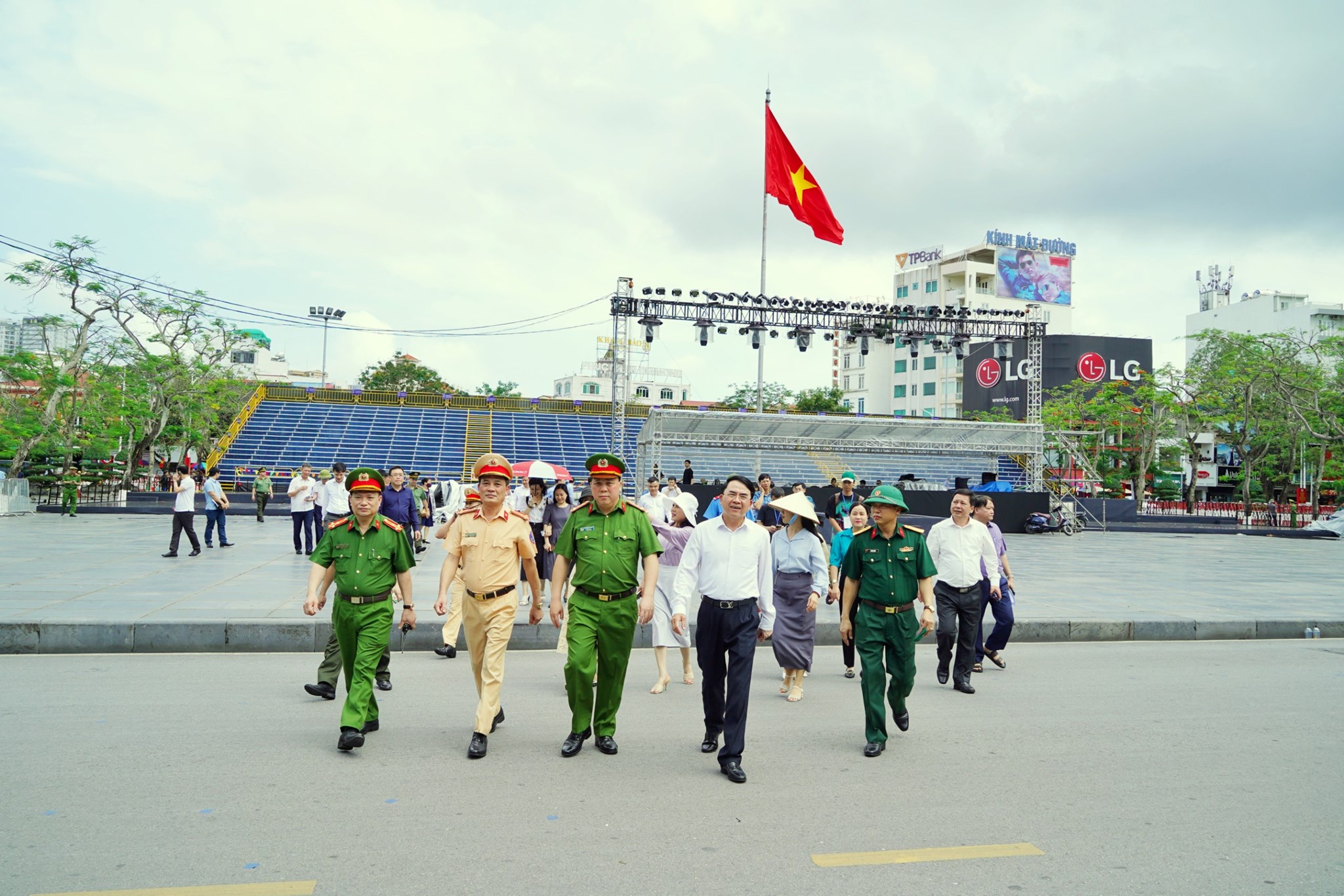 Bảo vệ tuyệt đối an toàn ANTT Lễ hội Hoa phượng đỏ “Hải Phòng – Tỏa sáng miền cửa biển”